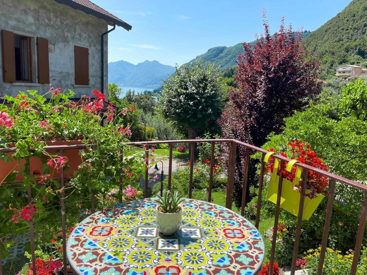 Breva Loft Tra Gli Ulivi Ed Il Lago เบลลาโจ ภายนอก รูปภาพ