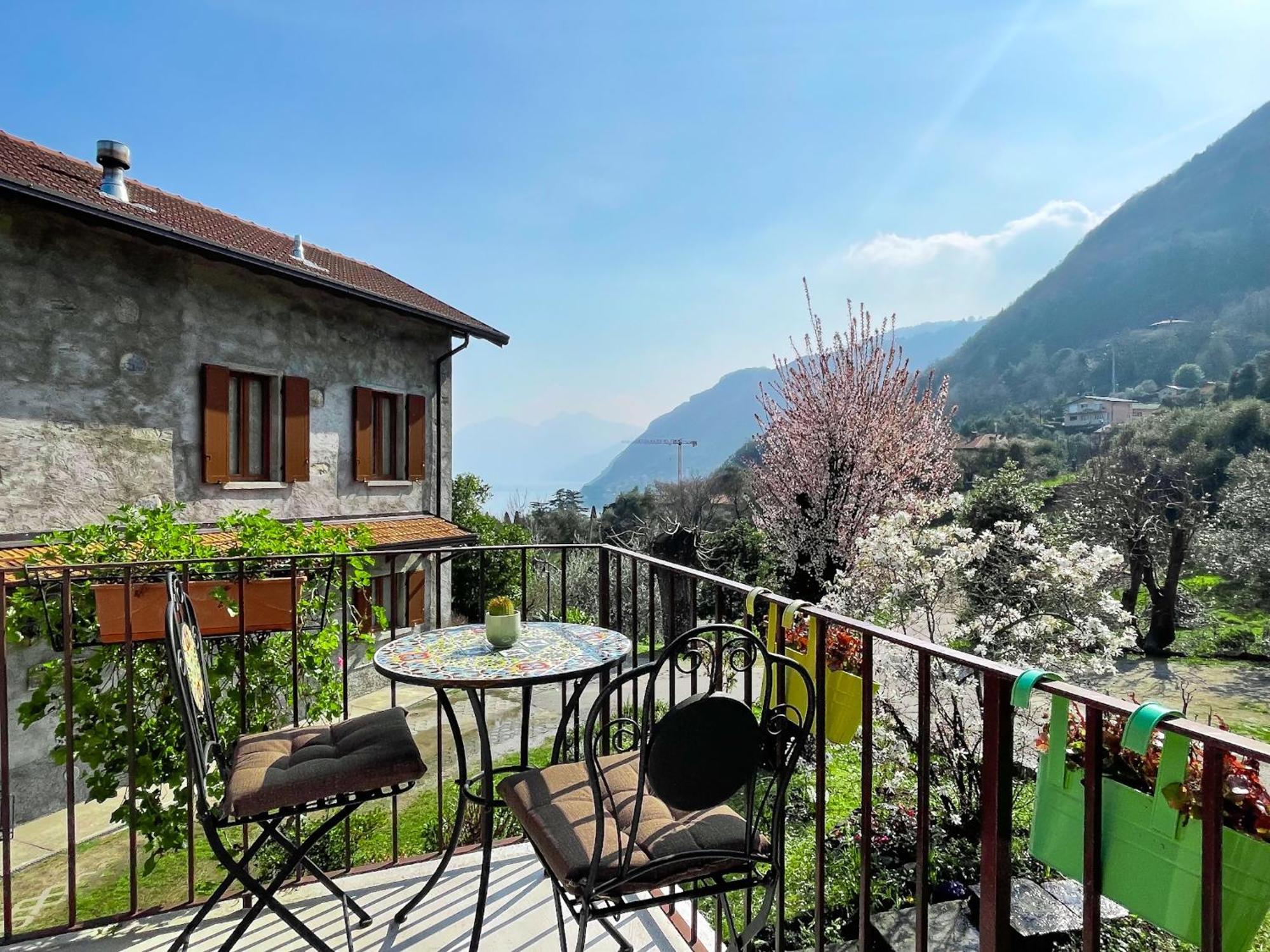 Breva Loft Tra Gli Ulivi Ed Il Lago เบลลาโจ ภายนอก รูปภาพ